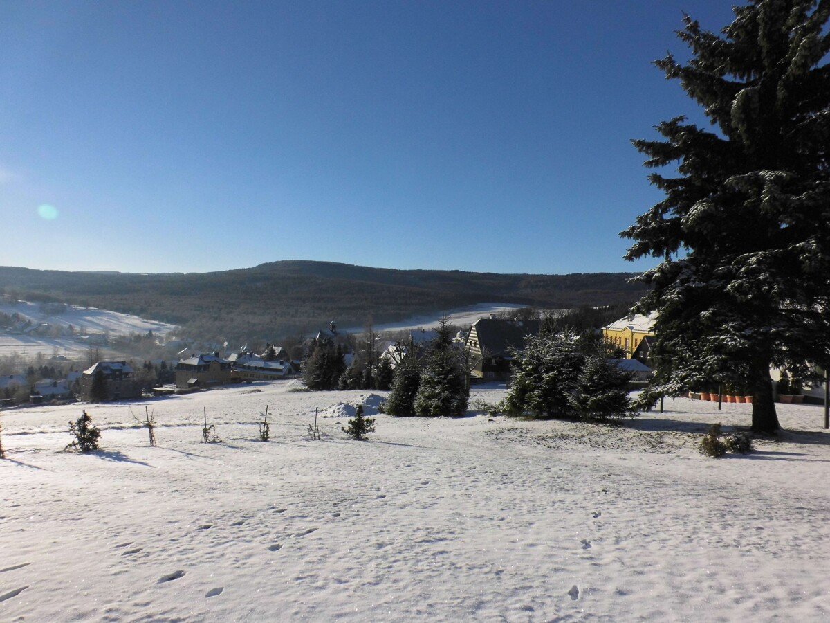 Blick vom Grundstück ins D