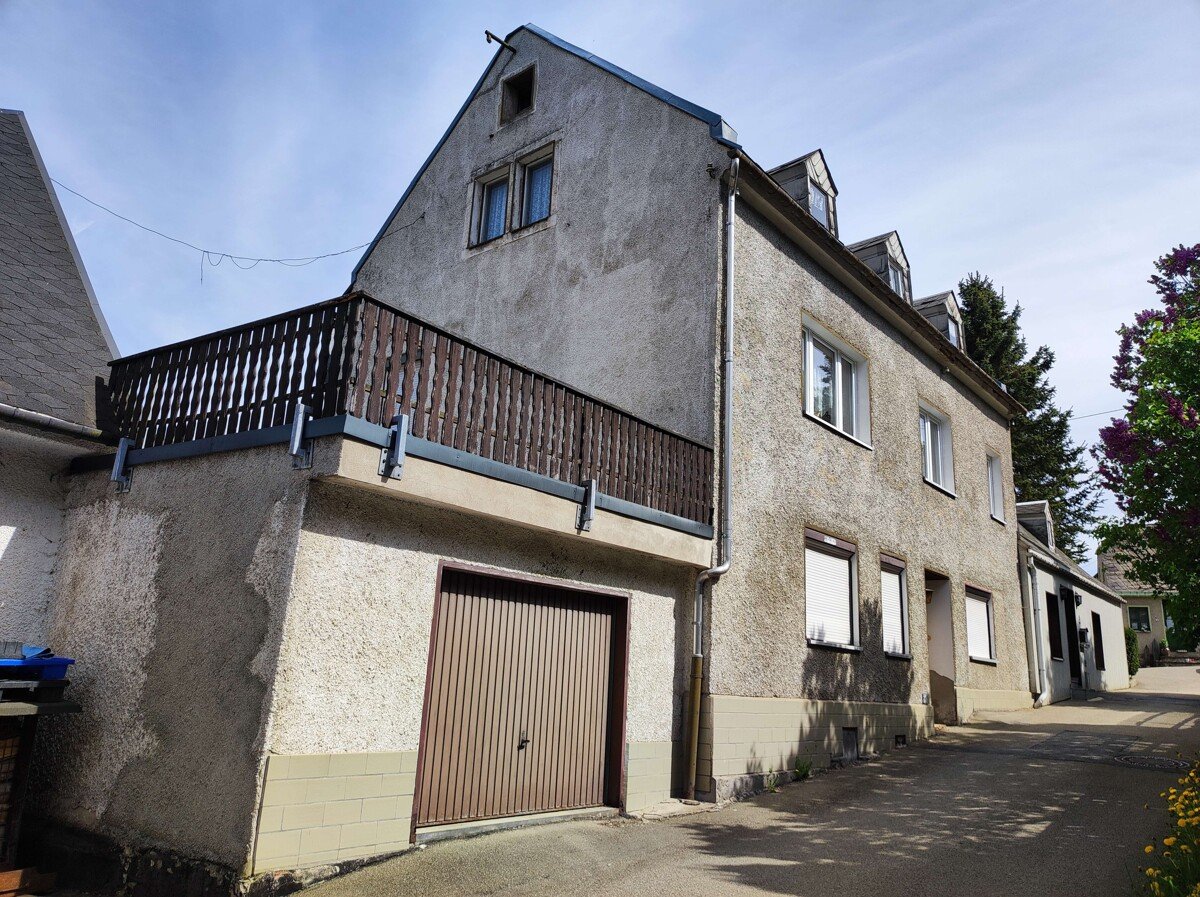 1-2 Familienhaus zum Ausbau nach eigenen Vorstellungen mit großer Terrasse