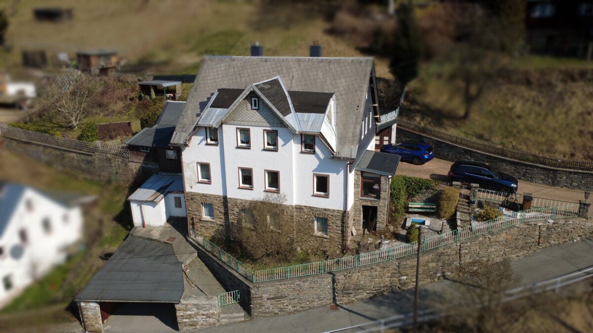 Tolles Zweifamilienhaus mit Blick ins Grüne!
