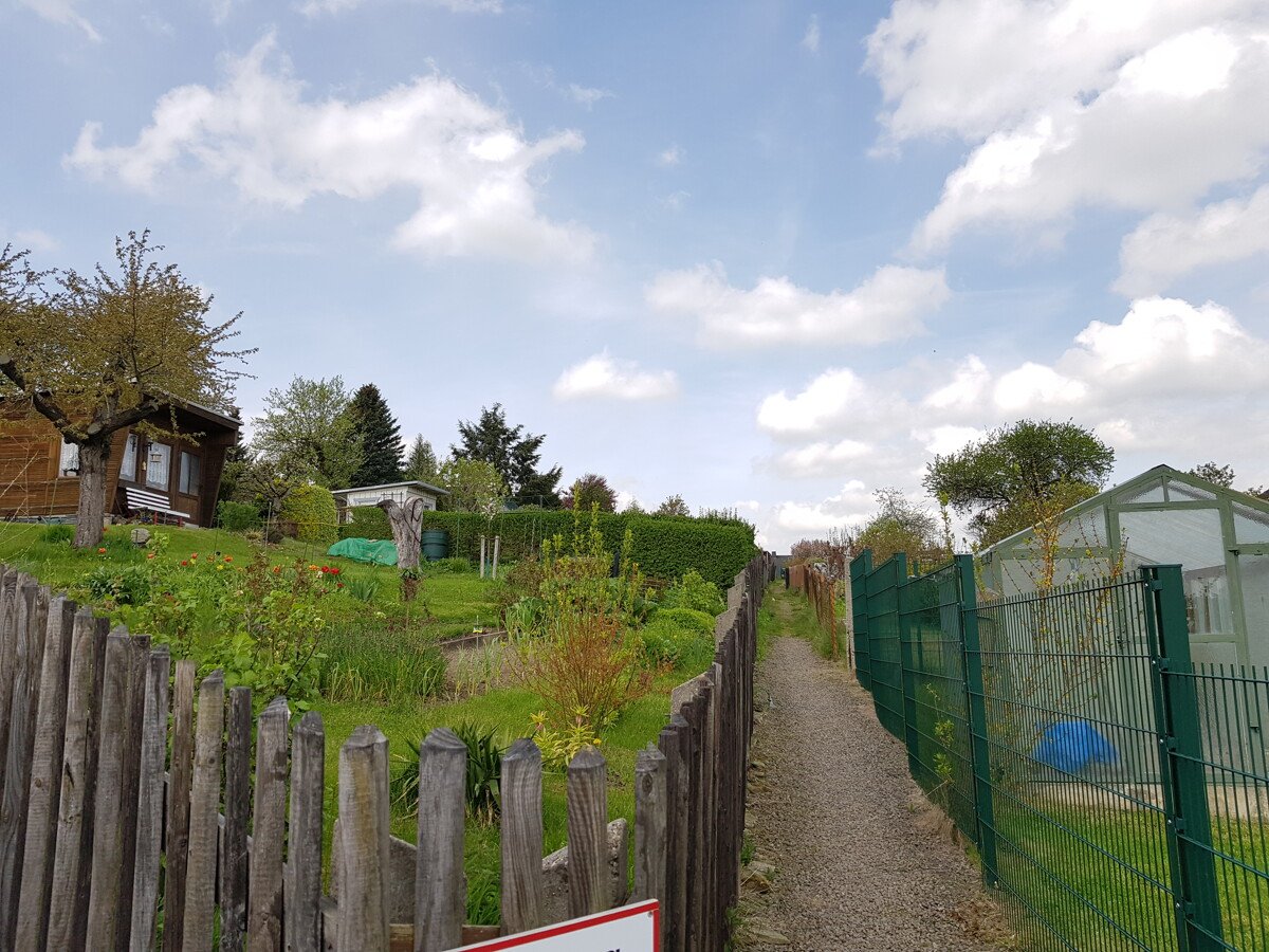 Sonniges Gartengrundstück mit 13 Pacht-Einheiten